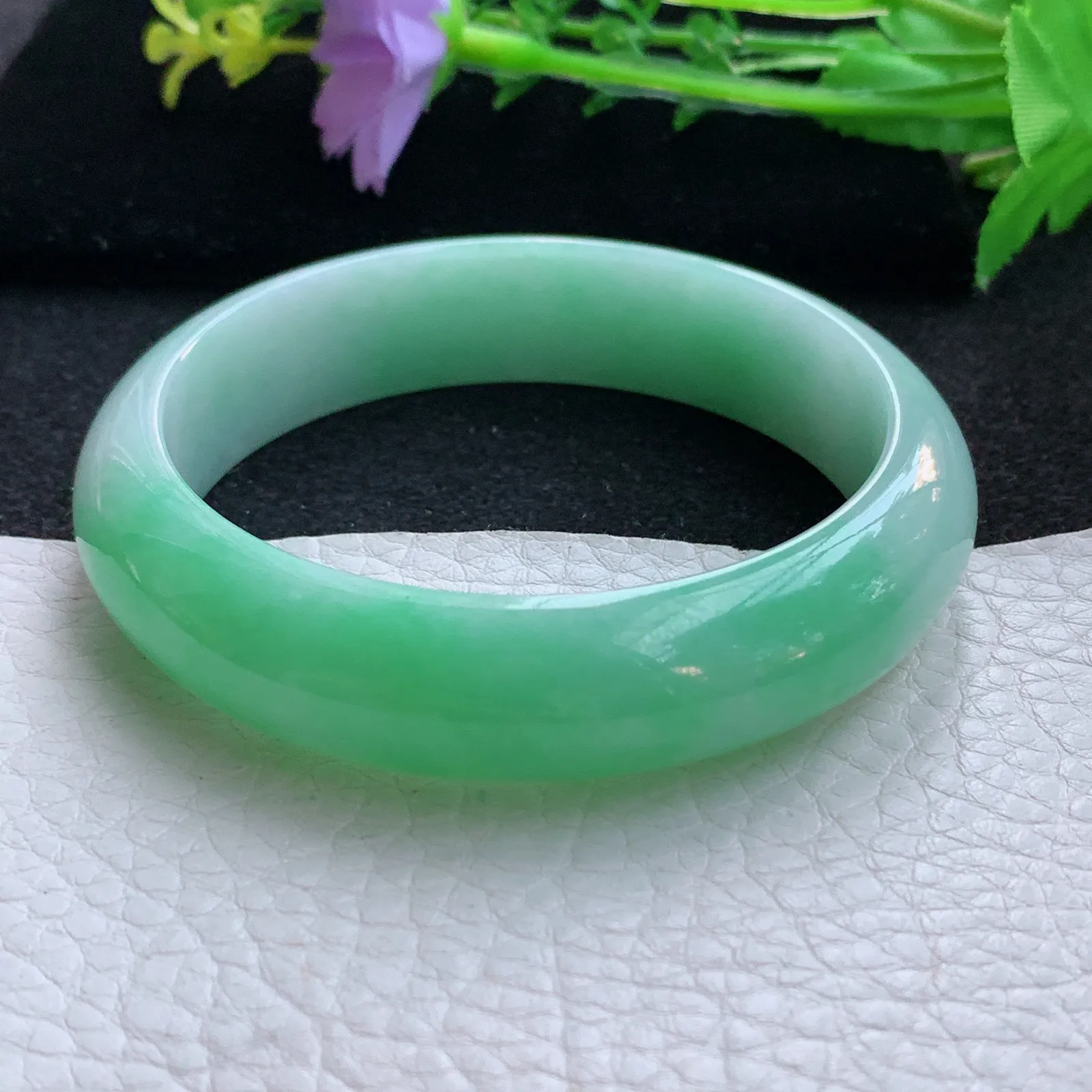 js自然光59*15*7.8轮胎镯 翡翠a货玉手镯冰绿宽边珠宝玉手环