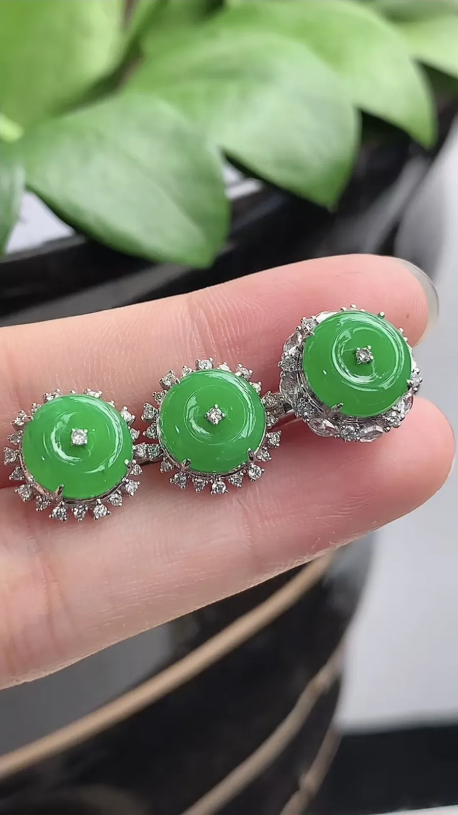 a货翡翠老坑种18K金伴钻镶嵌阳绿平安扣戒指耳钉两件套 圈口18裸石尺寸9.6耳钉9mm 重量7.1