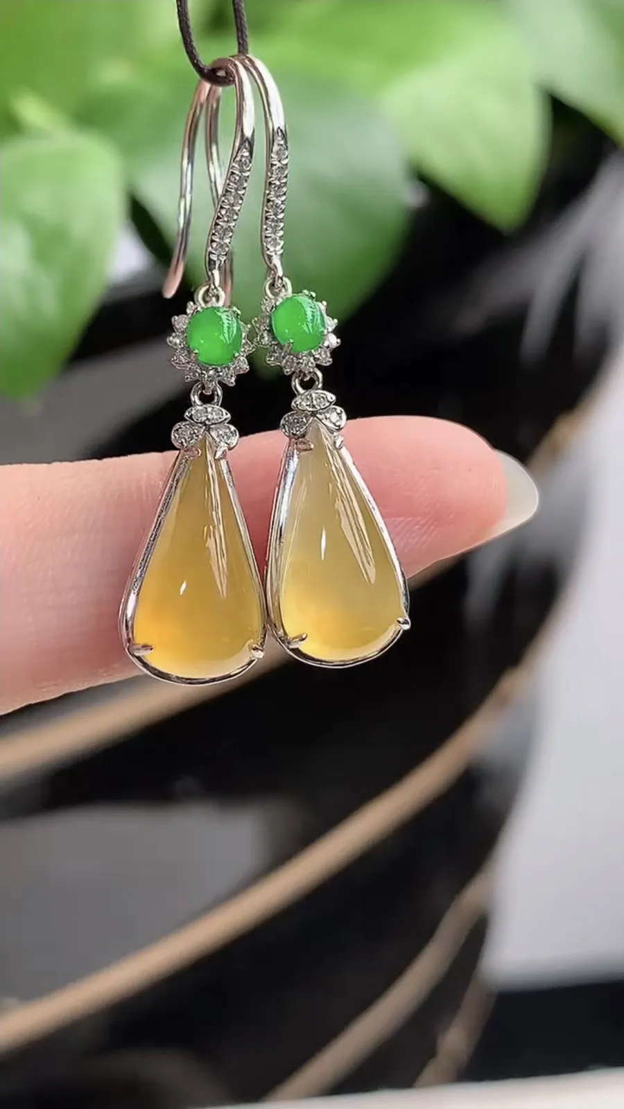 a货翡翠老坑冰种18K金镶嵌黄翡水滴耳坠 尺寸12.3×6.4×6mm 重量3.16g 1207