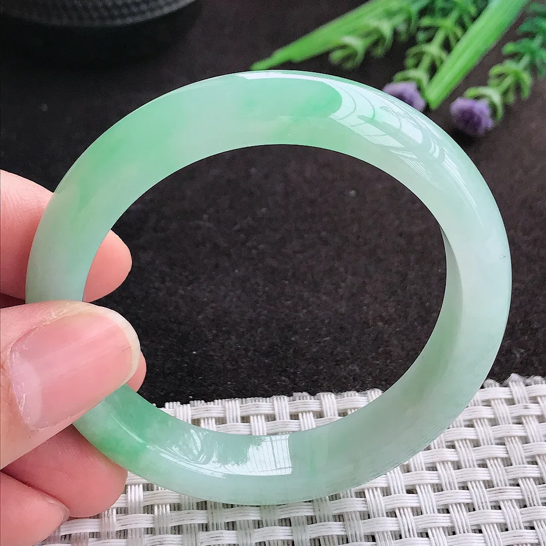 天然A货翡翠53/11.6/8.1老坑冰润起胶甜绿色手镯宽边玉镯