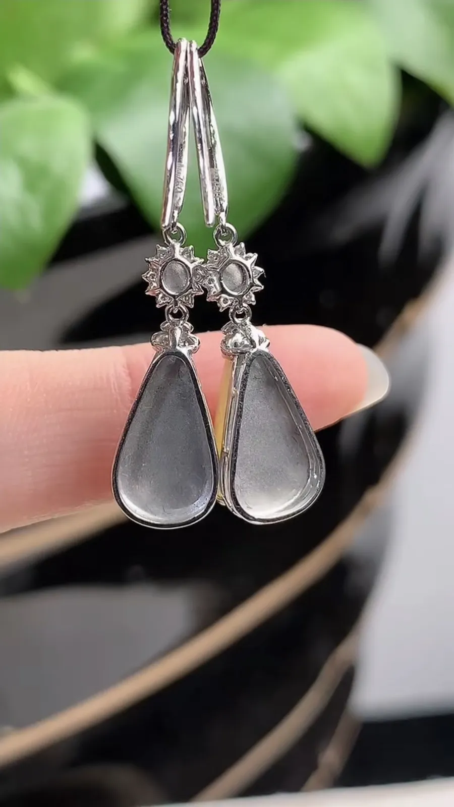 a货翡翠老坑冰种18K金镶嵌黄翡水滴耳坠 尺寸12.3×6.4×6mm 重量3.16g 1207