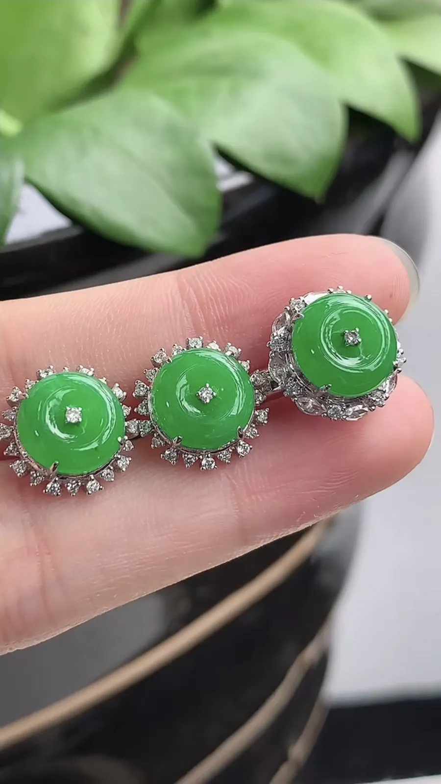 a货翡翠老坑种18K金伴钻镶嵌阳绿平安扣戒指耳钉两件套 圈口18裸石尺寸9.6耳钉9mm 重量7.18g 1206