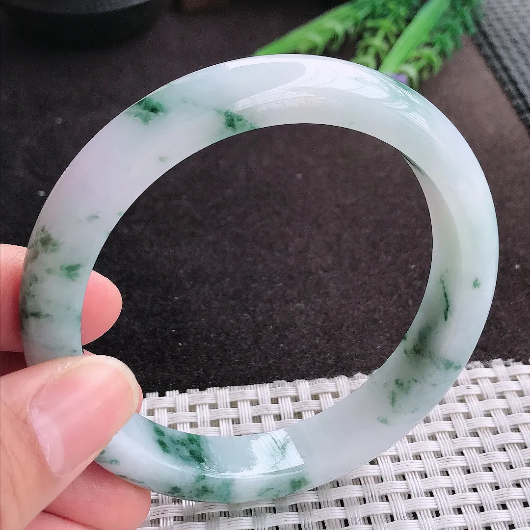 天然A货翡翠62.8/12.3/8.7老坑精美温润飘花手镯大圈口宽边玉镯