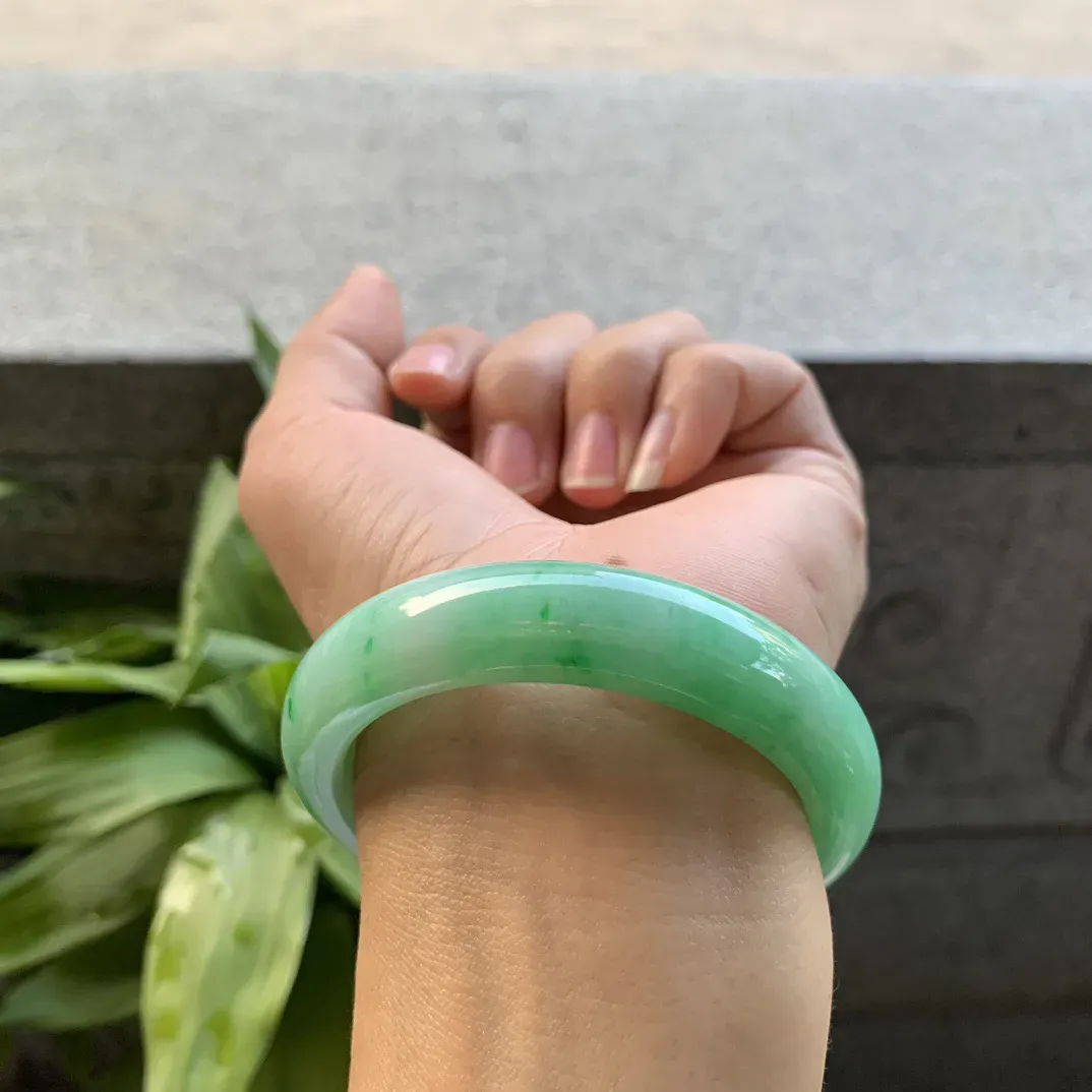小圈口52.2-12.2-8.4 【辣阳绿正圈手镯】正圈52 53可戴