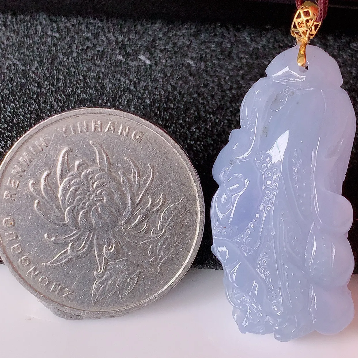 18K金镶嵌冰胶紫罗兰翡翠招百财白菜吊坠，百财聚来，财源滚滚，色泽鲜艳，精工水润的白菜，性价比高！#1.11