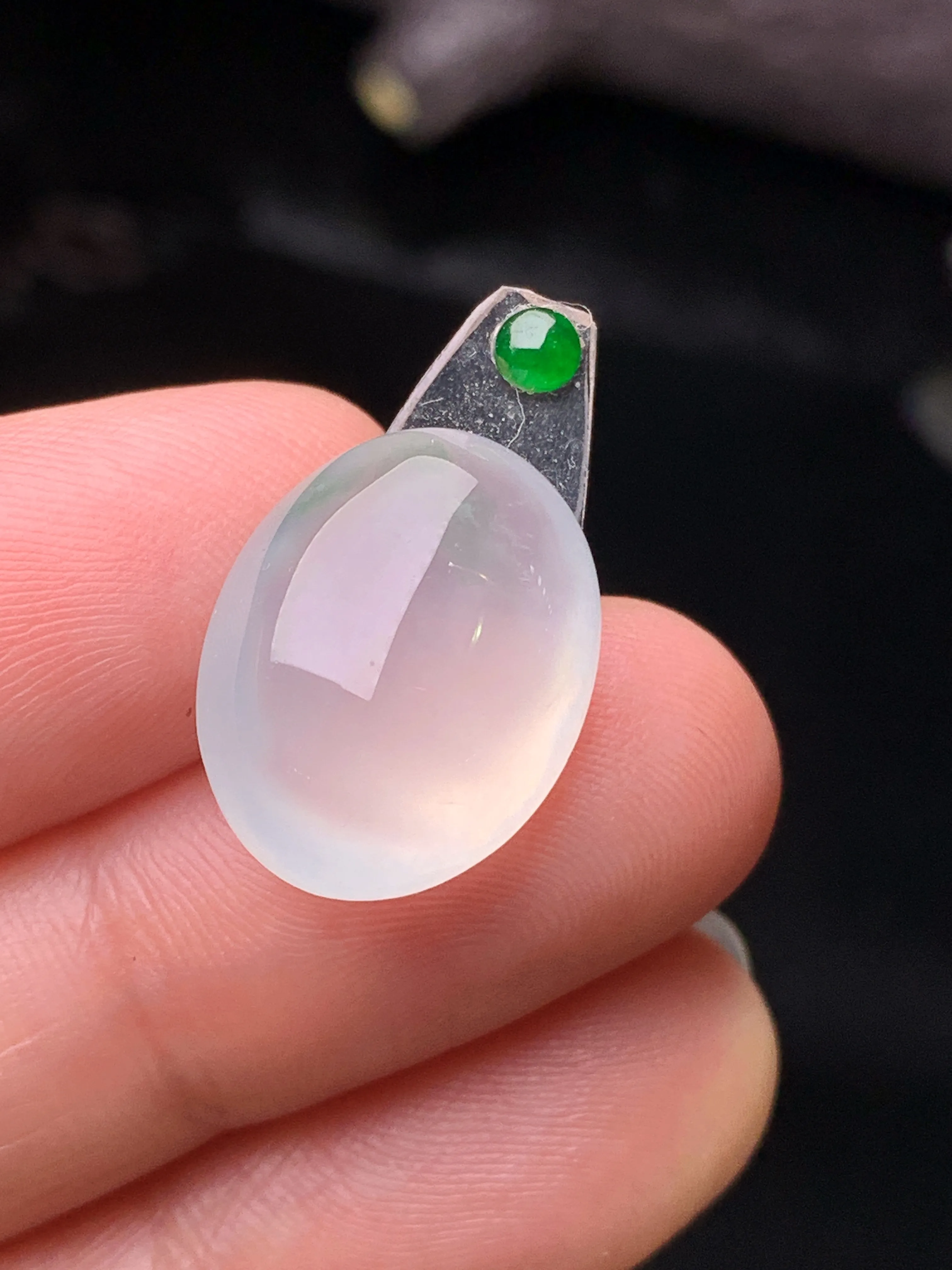 镶嵌款 冰种蛋面吊坠 玉质细腻 水润亮眼 色泽艳丽 整体尺寸16.5*13.7*6.8