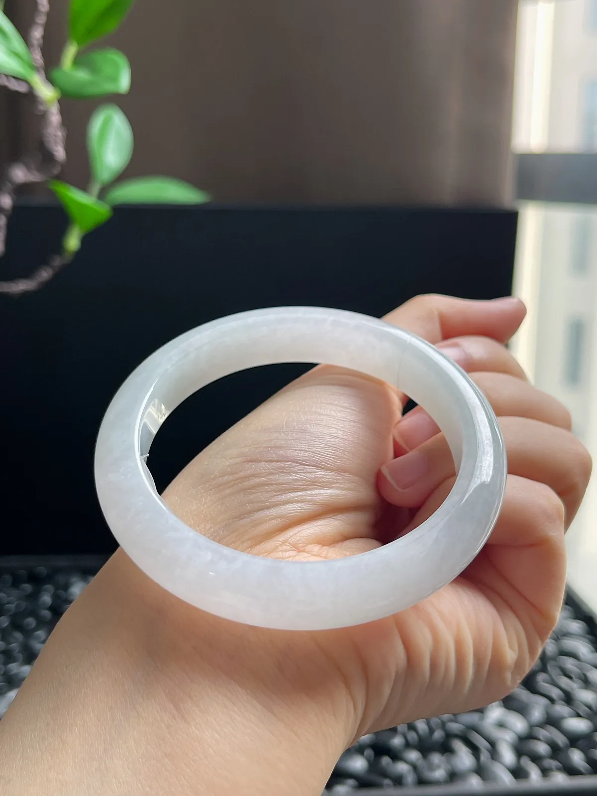 正圈58圈口，翡翠冰糯种白色手镯