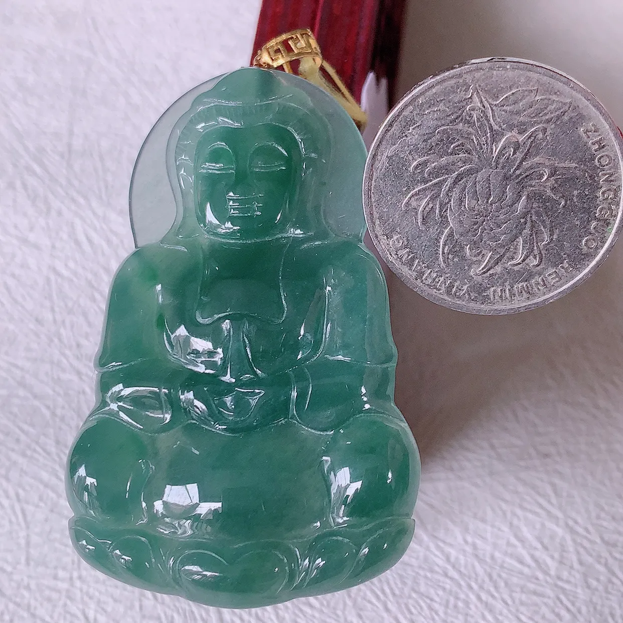 18K金镶嵌冰种满色翡翠观音菩萨吊坠，赐福翡翠观音，观音面相端庄，品相佳，佩戴气质！#35.11