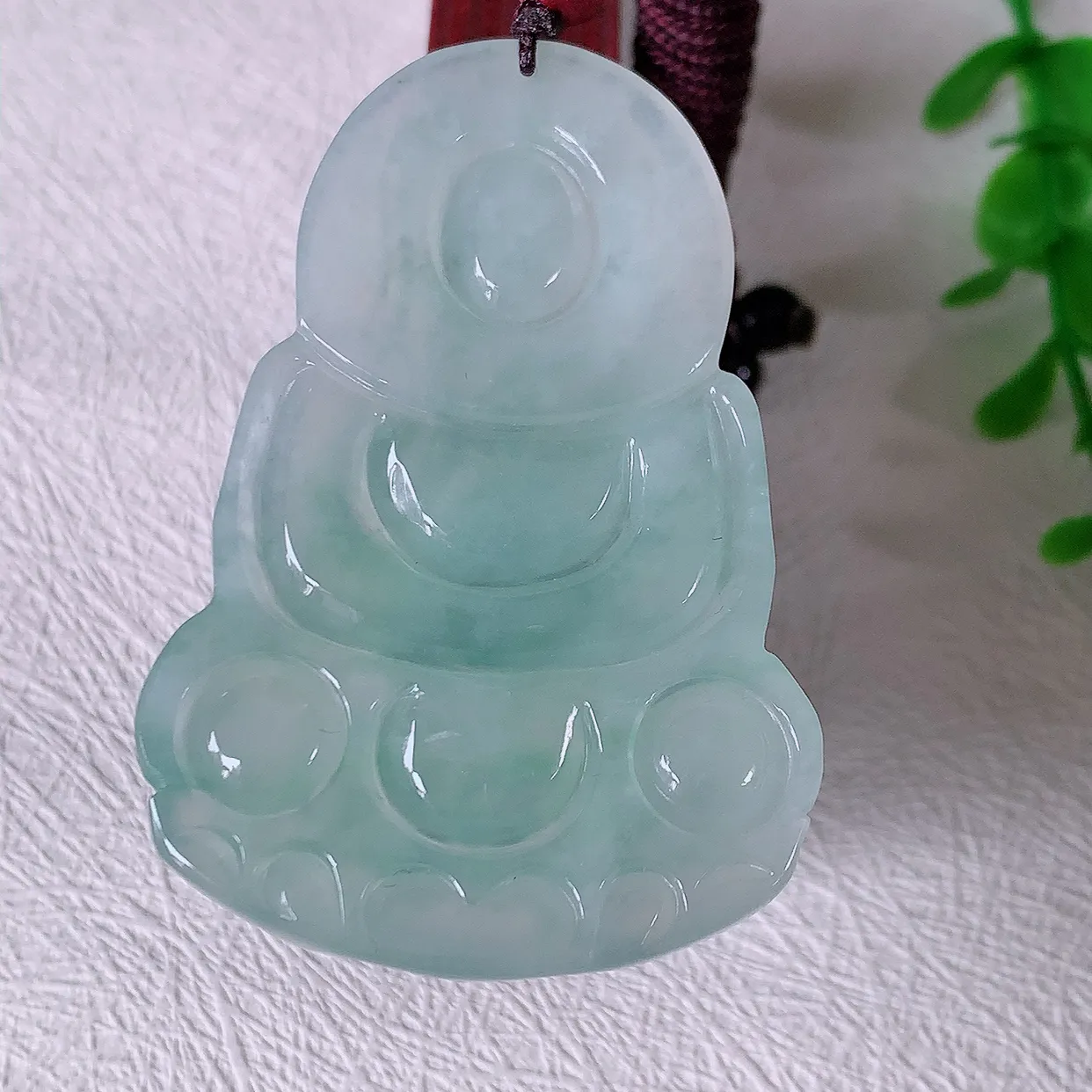 自然光实拍，冰种翡翠观音菩萨吊坠，净瓶观音，冰透亮泽，美观亮丽，观音面相端庄#46.11