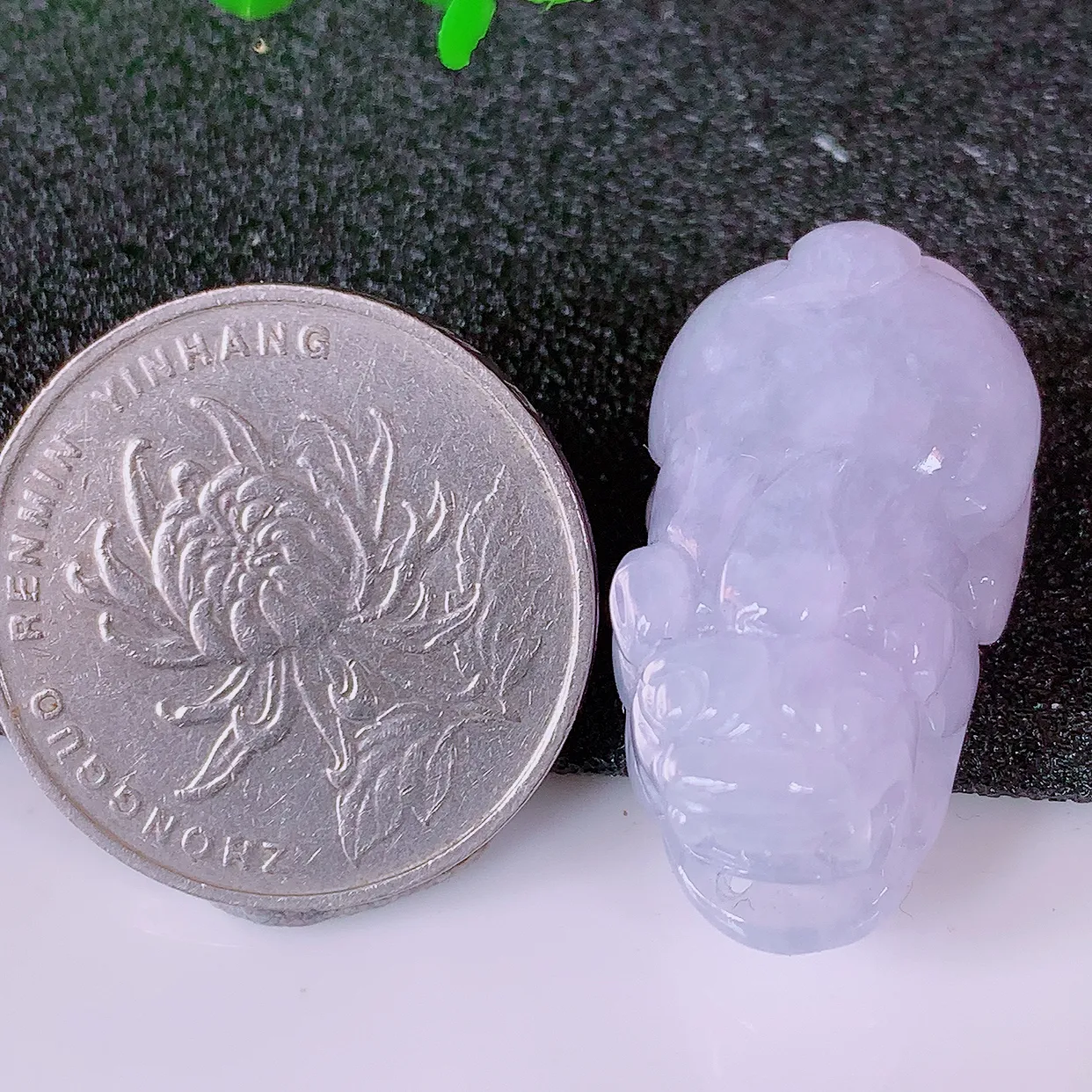 自然光实拍，冰胶紫罗兰翡翠招财貔貅吊坠，民间有“一摸貔貅运程旺盛，再摸貔貅财运滚滚，三摸貔貅平步青云 ”的美好祝愿。#57.11