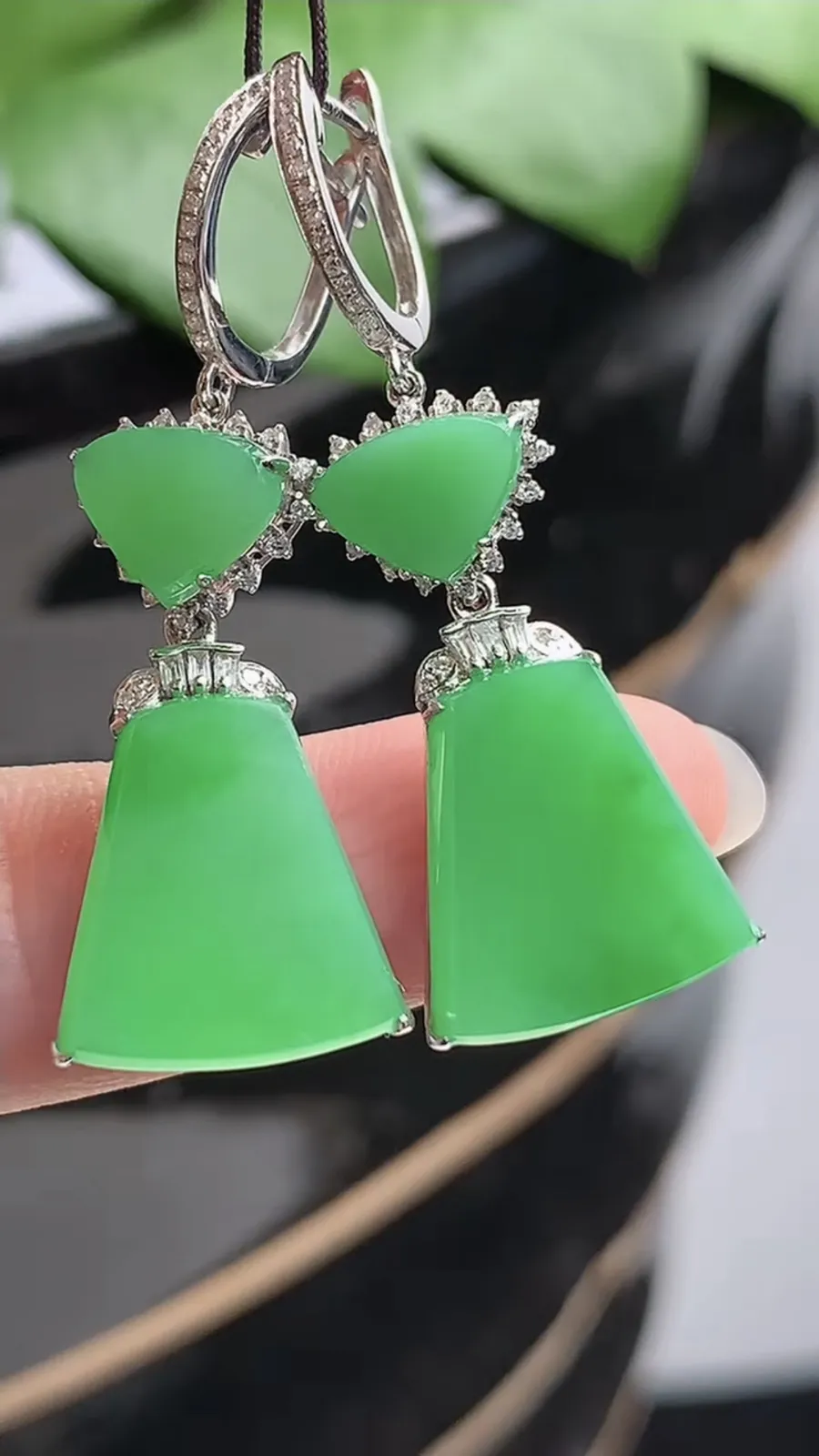 a货翡翠老坑种18K金伴钻镶嵌满绿无事牌耳坠 尺寸13.8×12×4.5mm 重量5.66g 1206