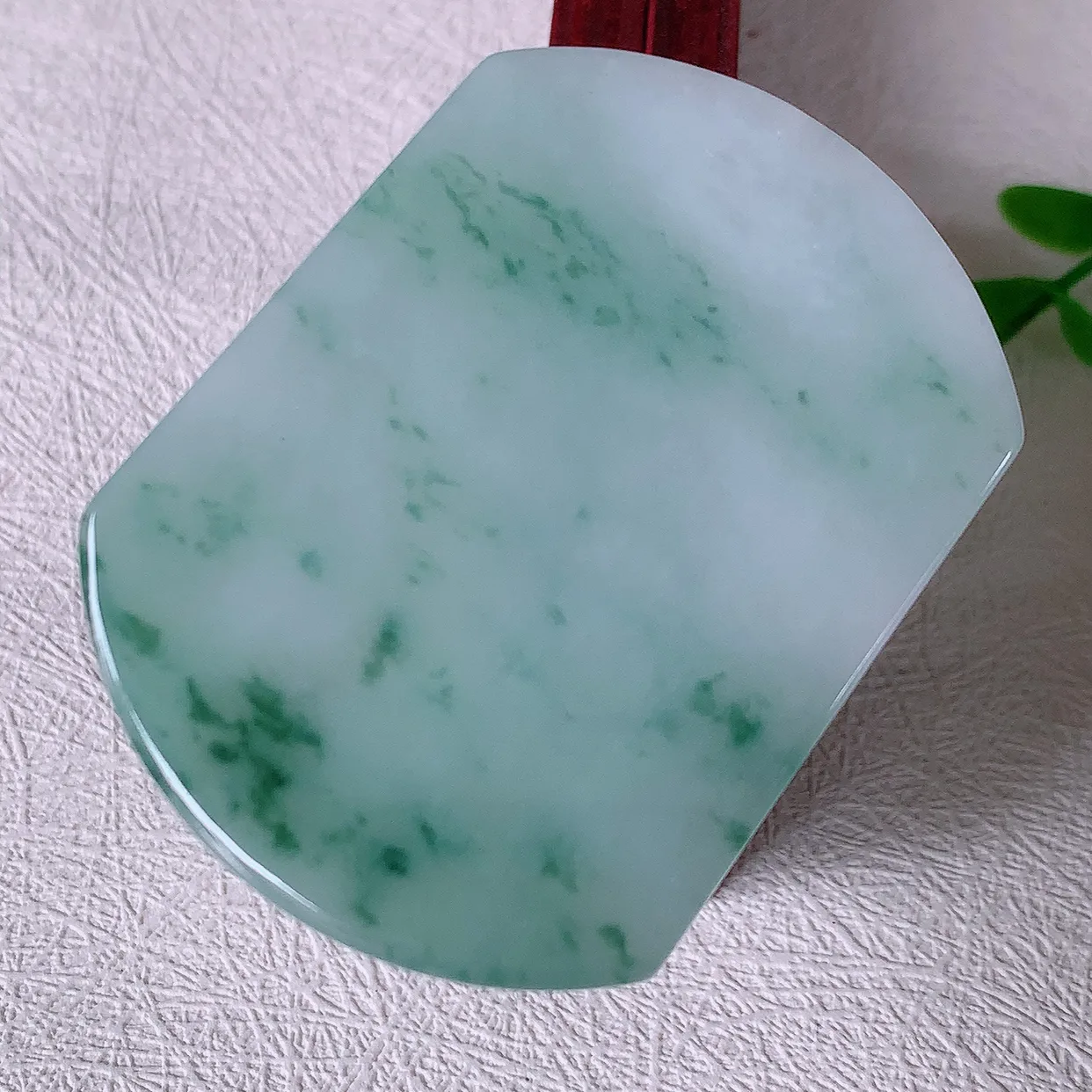 自然光实拍，水润飘花翡翠平安无事牌吊坠，平平安安，无事牌翠色灵动，佩戴平安时尚！#46.11