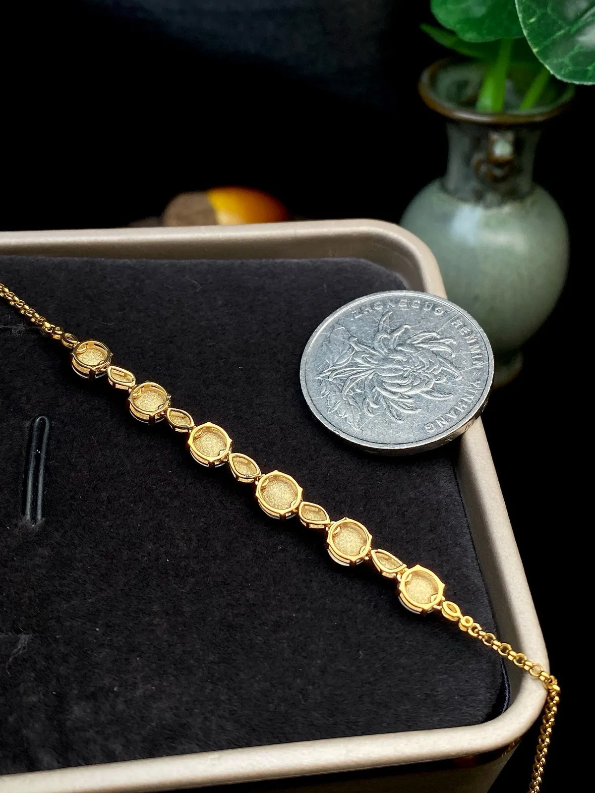 【冰种蛋面镶嵌手链】颗颗冰透，饱满圆润，光泽闪耀，流行款，18K金搭配，裸石尺寸5.5*4.9*2.