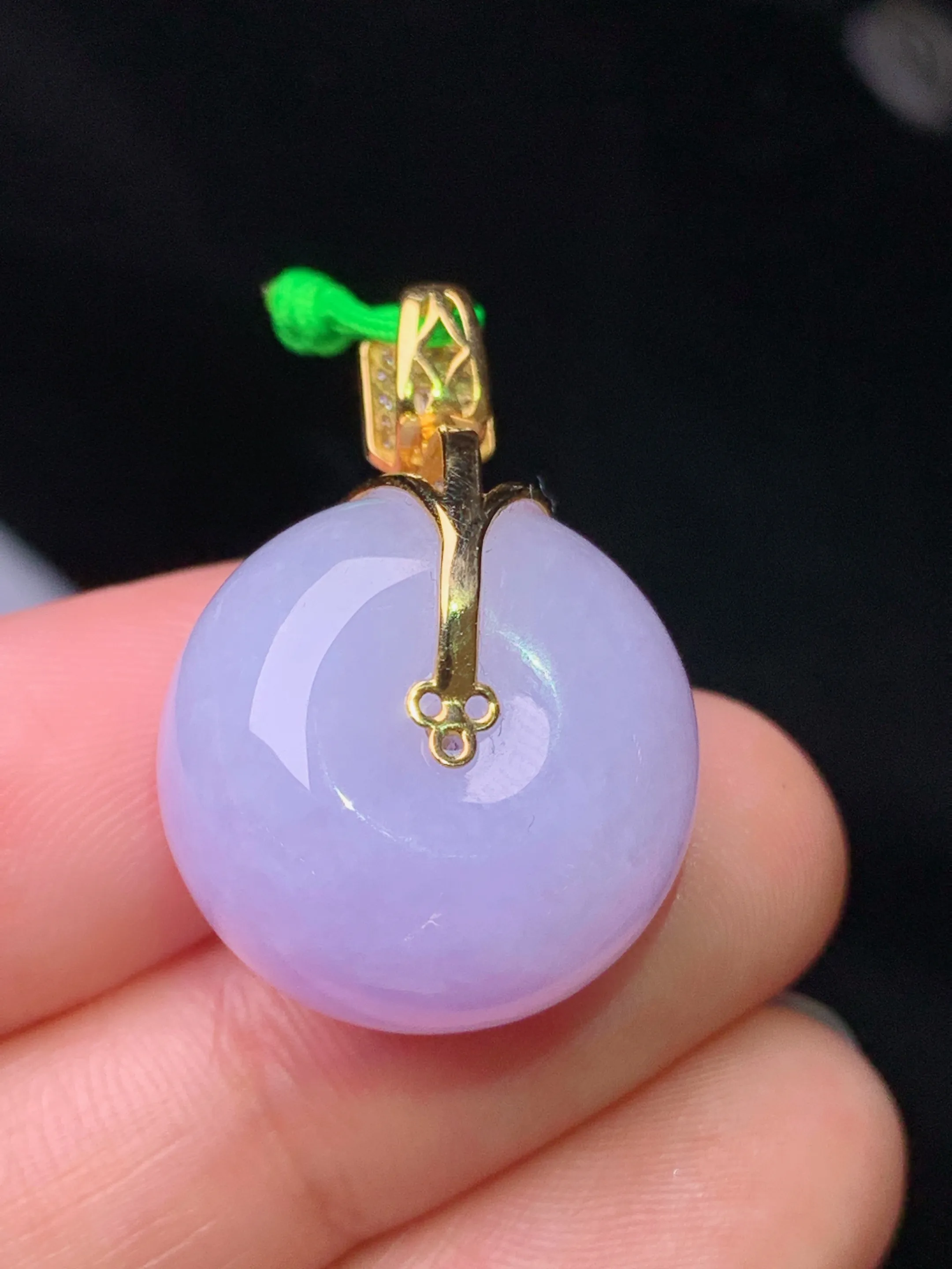 18k金钻镶嵌紫罗兰平安扣吊坠 玉质细腻 水润亮眼 色泽艳丽 整体尺寸27.8*19*13.3