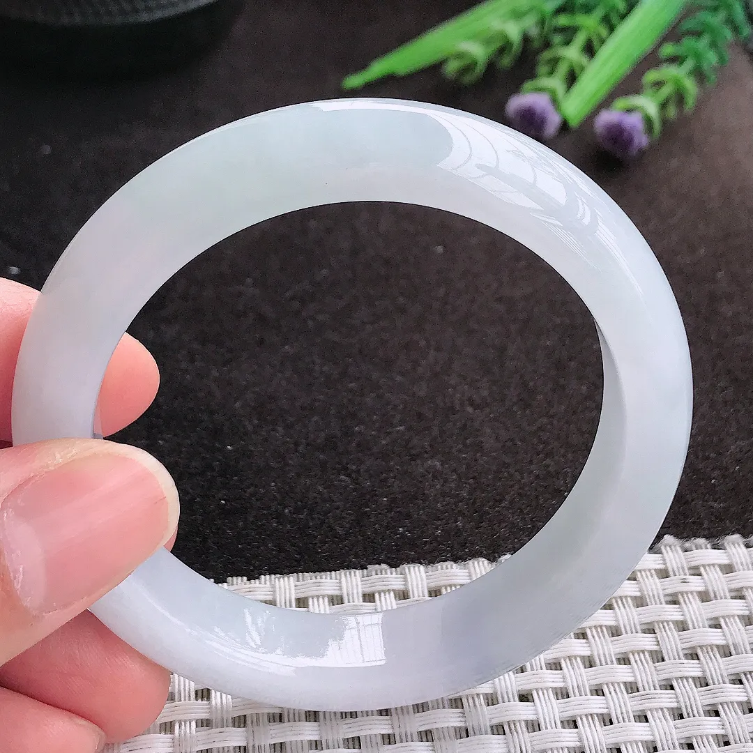 天然A货翡翠54/12.3/8.5老坑秀气冰润月光白手镯宽边玉镯