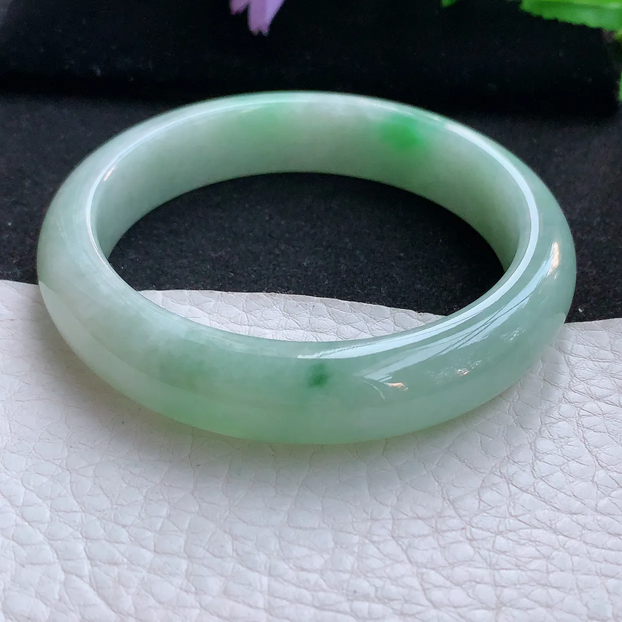 xx自然光58*13.2*8.2平安镯 翡翠a货玉手镯飘绿花宽边珠宝玉手环