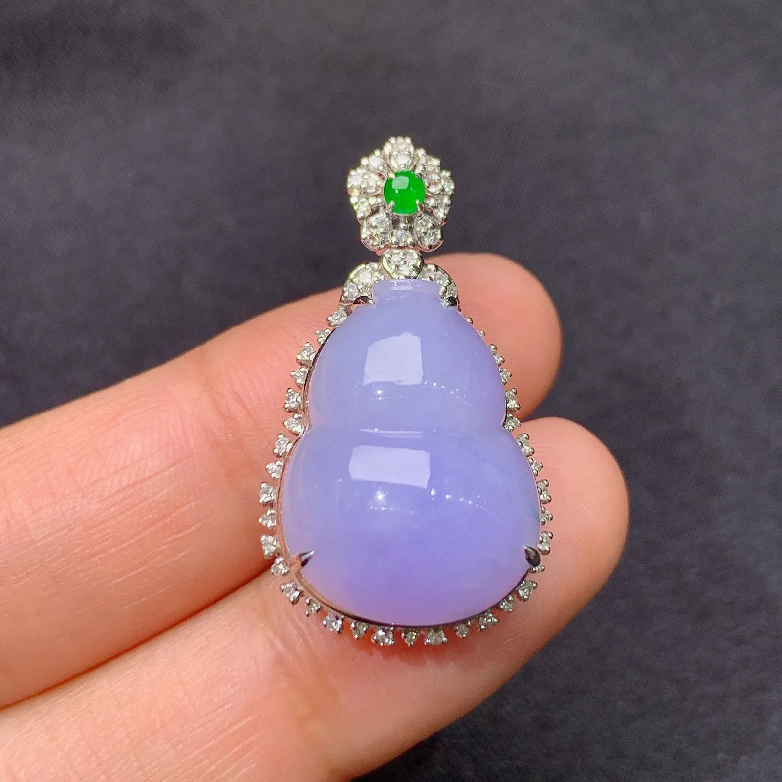 紫罗兰葫芦吊坠，18k金镶嵌，温润细腻，颜色浓郁 尺寸29.8*16.8*11