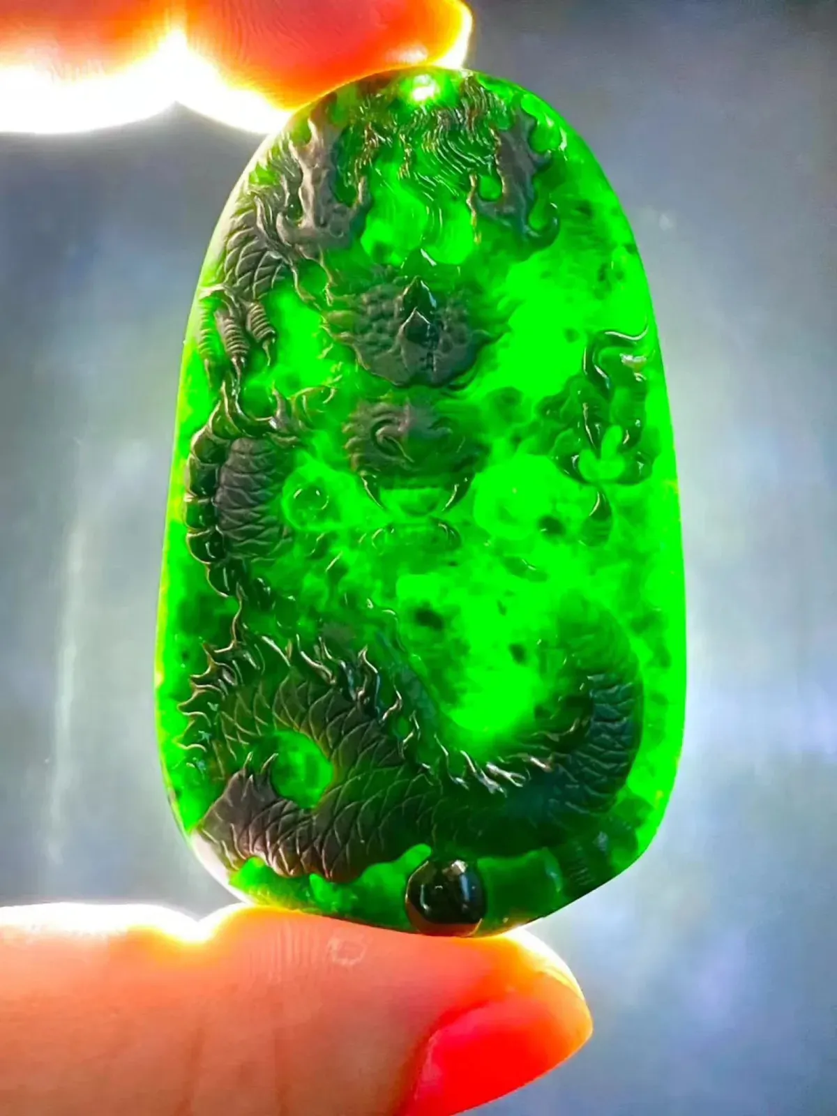 墨翠【龙行天下】细腻干净，黑度好，性价比高，雕工精湛，打灯透绿.