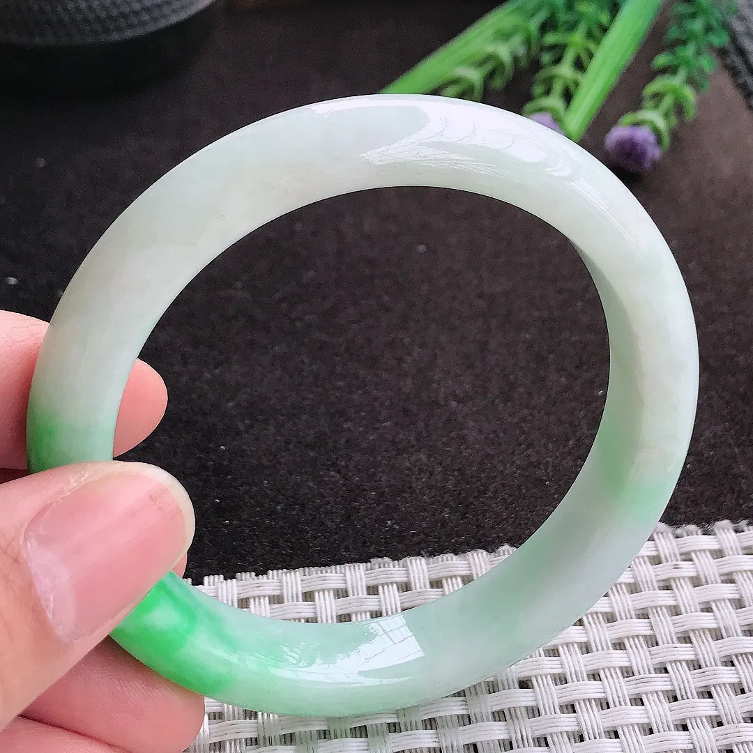 天然A货翡翠57.5/11.8/8.5老坑精美温润飘阳绿手镯宽边玉镯