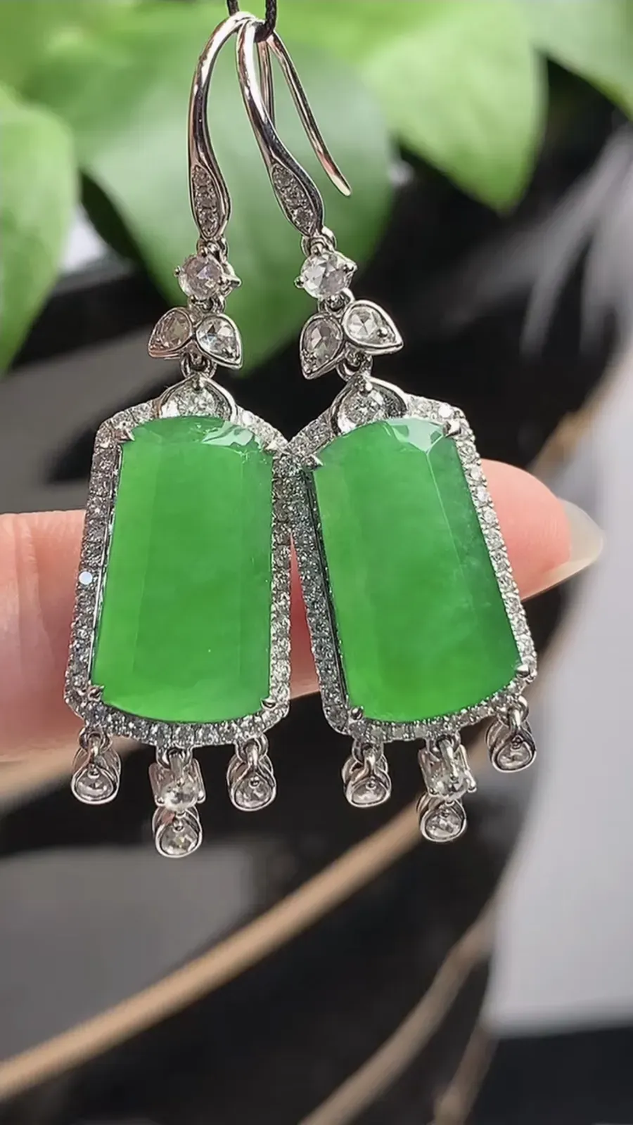 a货翡翠老坑冰种18K金伴钻镶嵌阳绿无事牌耳坠 尺寸15.7×8.8×6mm 重量9.24g 1207