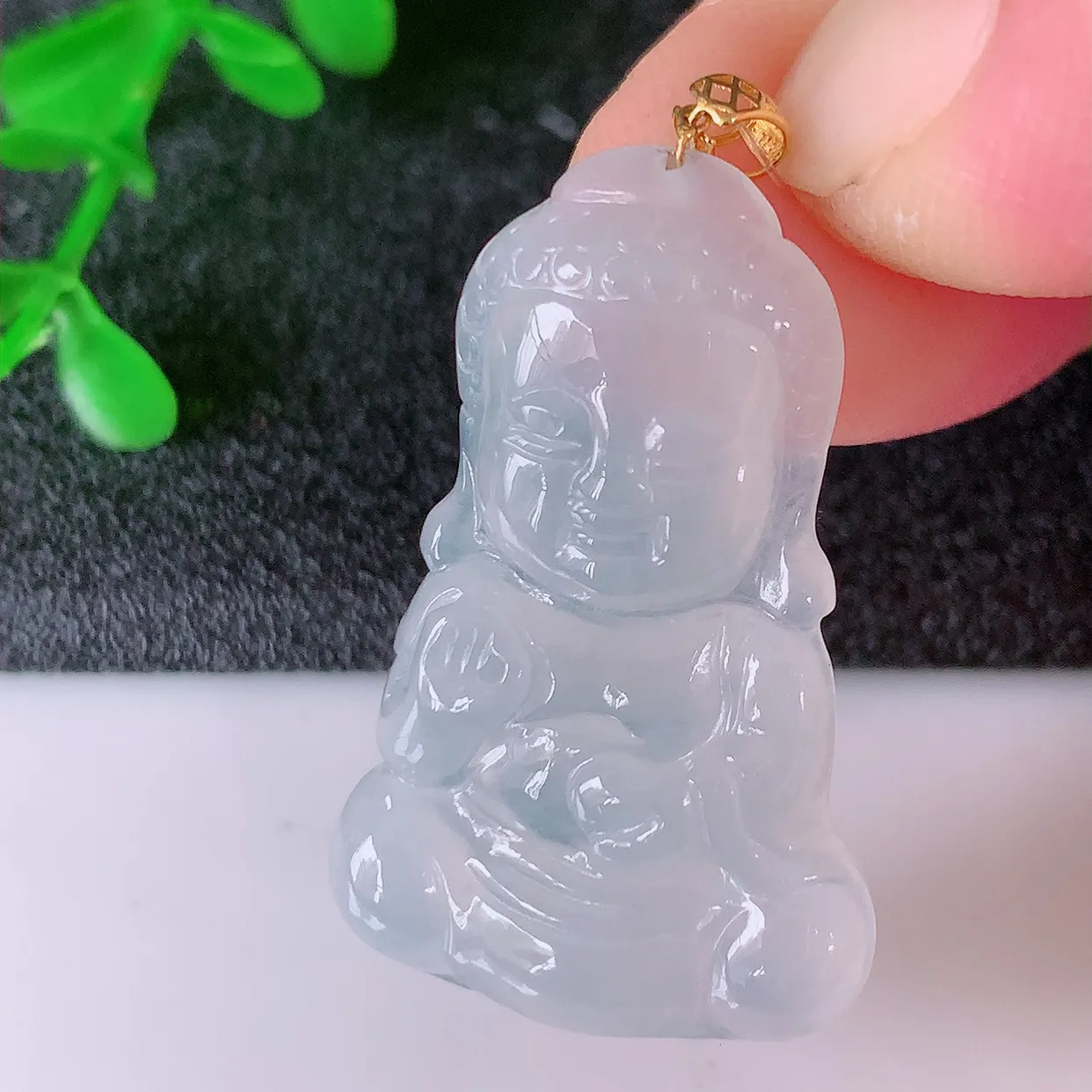 18K金镶嵌冰种翡翠保平安宝宝佛吊坠，玉质莹润，佩戴佳品，#49.11