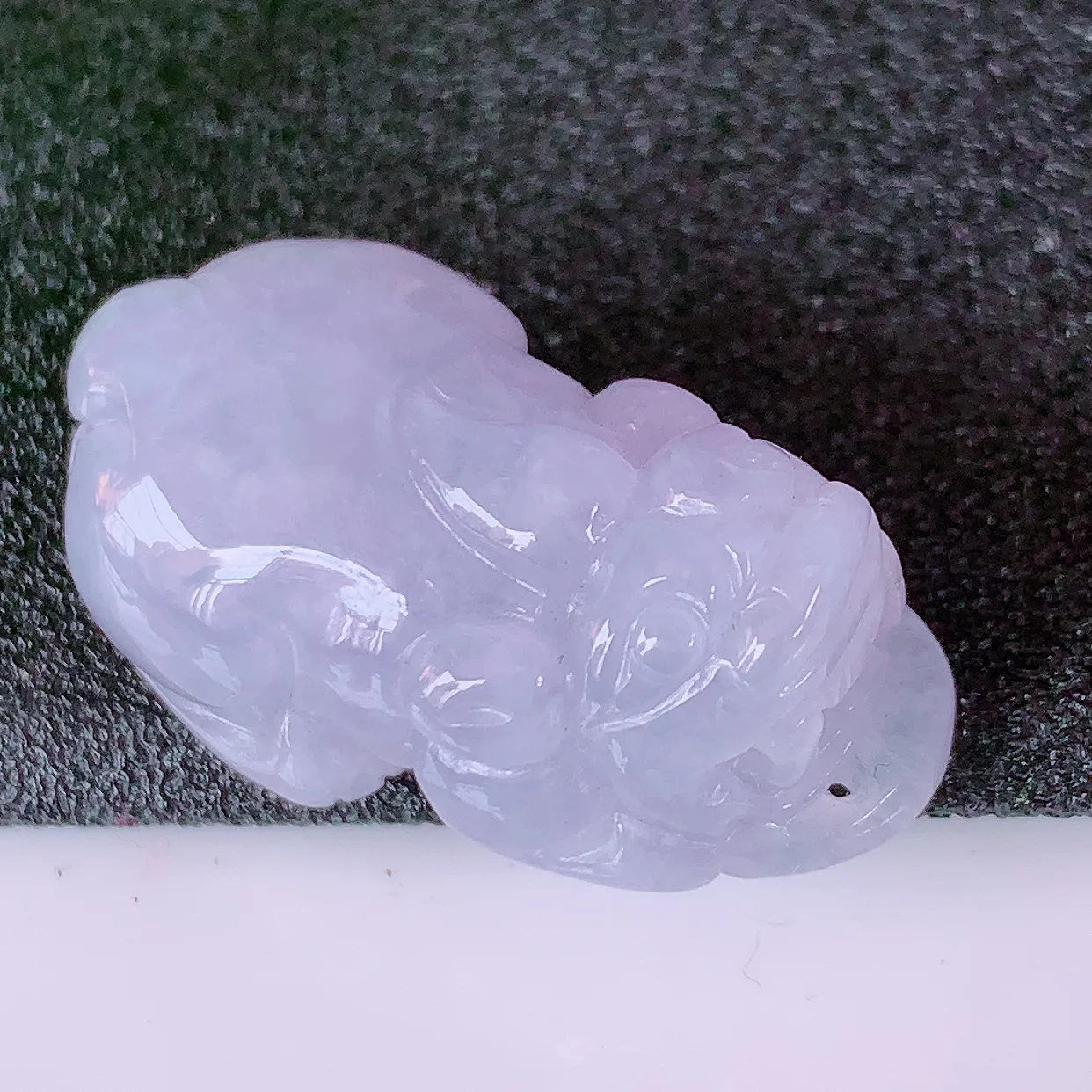 自然光实拍，冰胶紫罗兰翡翠招财貔貅吊坠，民间有“一摸貔貅运程旺盛，再摸貔貅财运滚滚，三摸貔貅平步青云 ”的美好祝愿。#57.11