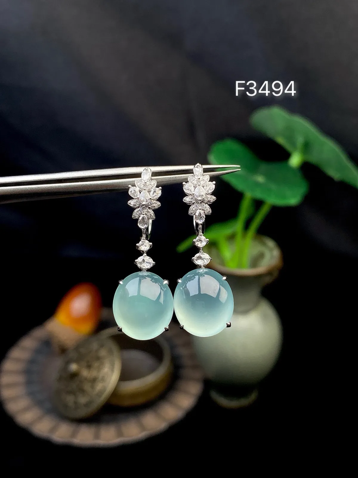 【冰种蛋面耳坠】质地细润，起刚起荧光，18K金钻镶嵌，裸石尺寸11.4*10*4.8毫米