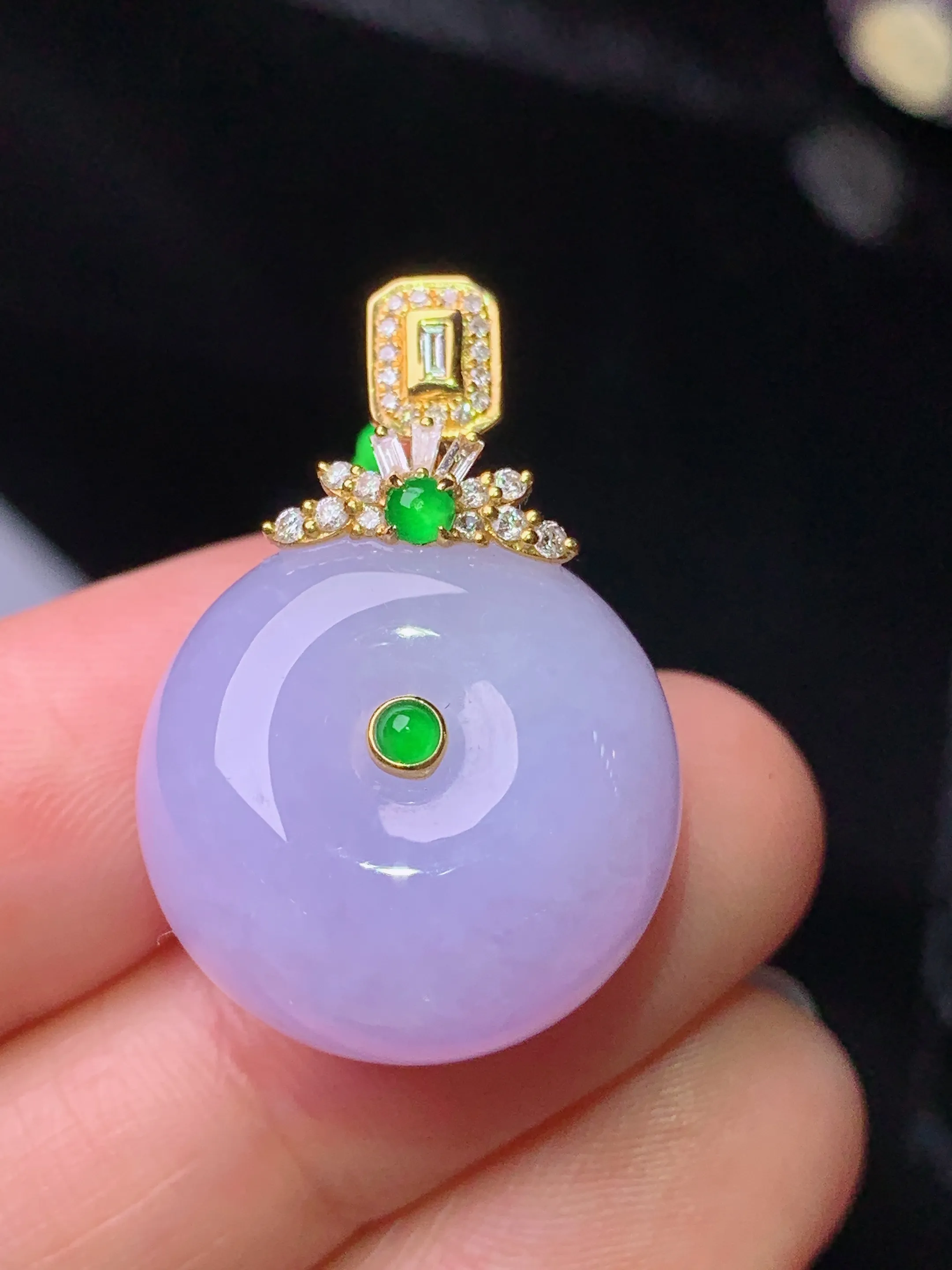 18k金钻镶嵌紫罗兰平安扣吊坠 玉质细腻 水润亮眼 色泽艳丽 整体尺寸27.8*19*13.3