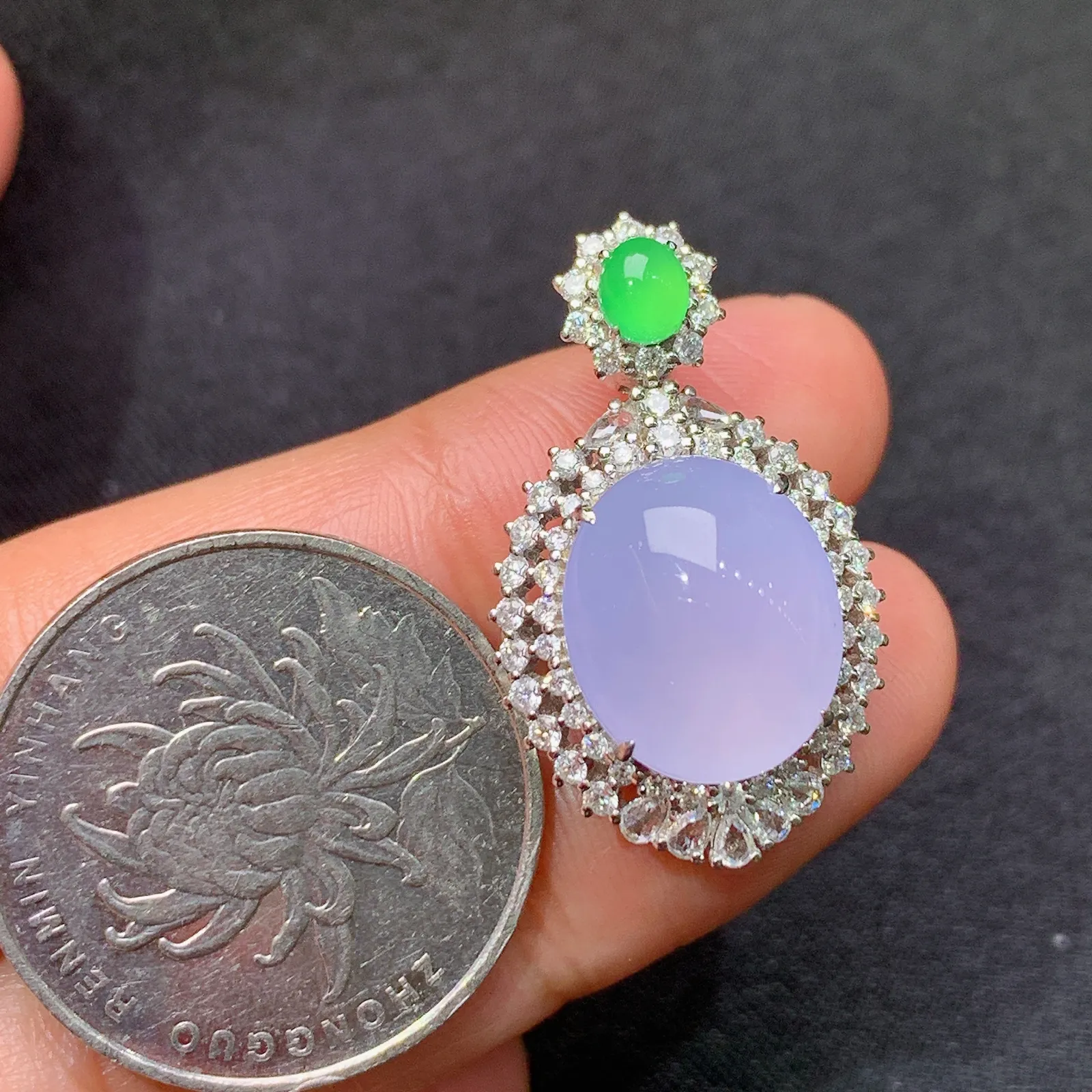 冰种紫罗兰蛋面吊坠，18k金镶嵌，温润细腻，颜色鲜艳，C1  整体28.3*17.3*12.5