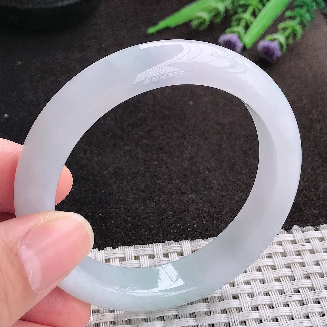 天然A货翡翠54/12.3/8.5老坑秀气冰润月光白手镯宽边玉镯