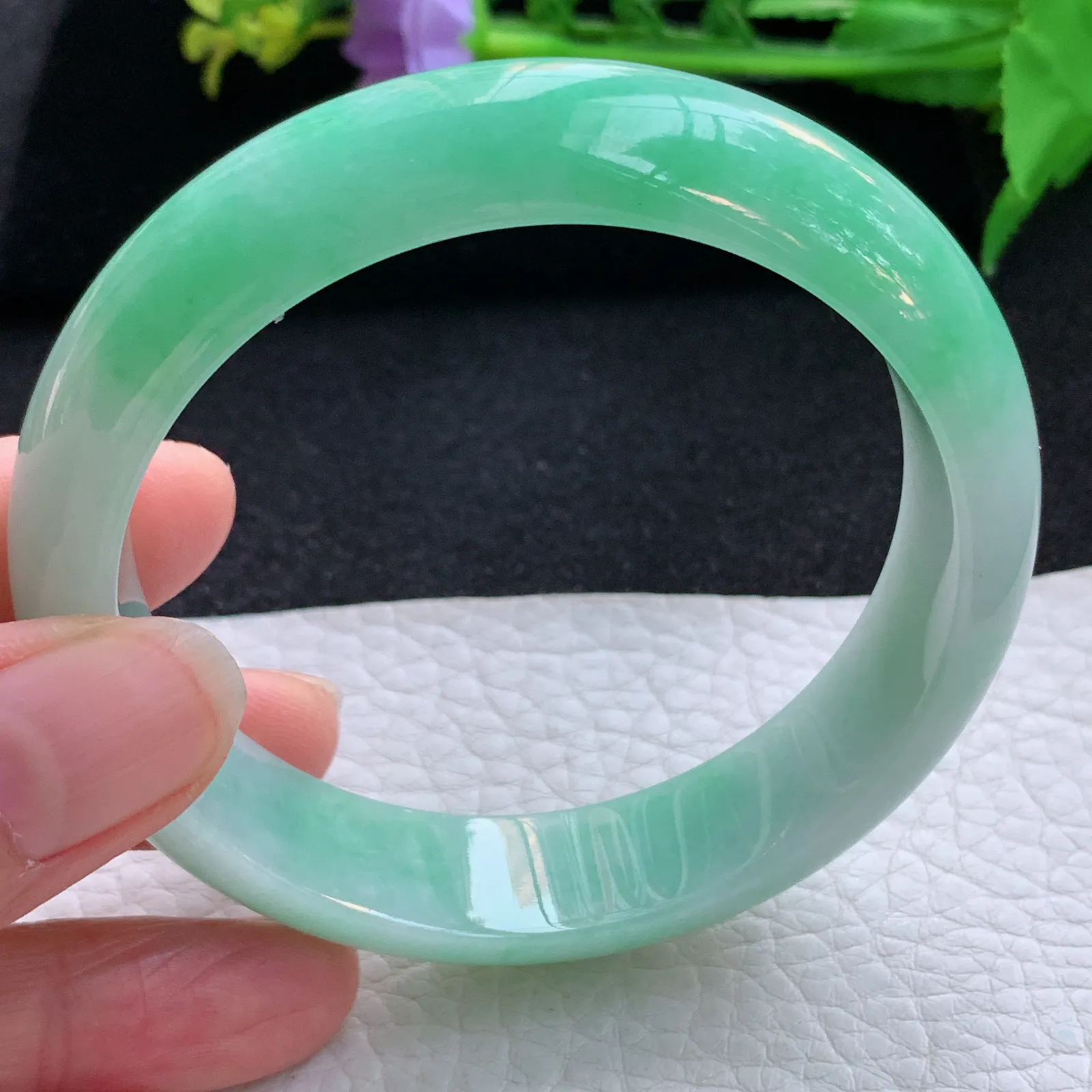 js自然光59*15*7.8轮胎镯 翡翠a货玉手镯冰绿宽边珠宝玉手环