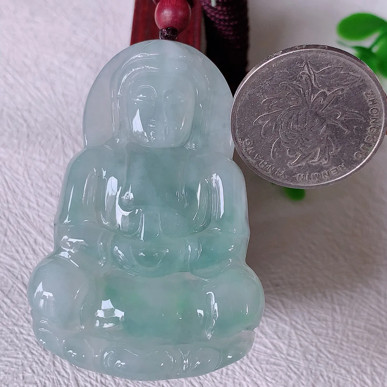 自然光实拍，冰种翡翠观音菩萨吊坠，净瓶观音，冰透亮泽，美观亮丽，观音面相端庄#46.11