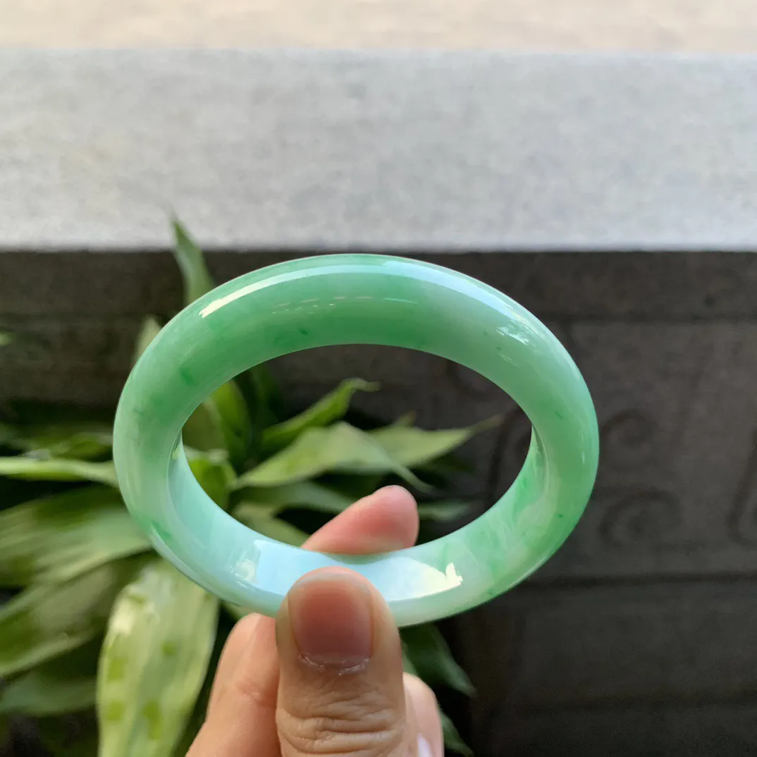 小圈口52.2-12.2-8.4 【辣阳绿正圈手镯】正圈52 53可戴