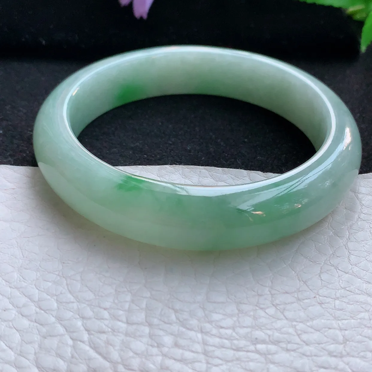 xx自然光58*13.2*8.2平安镯 翡翠a货玉手镯飘绿花宽边珠宝玉手环