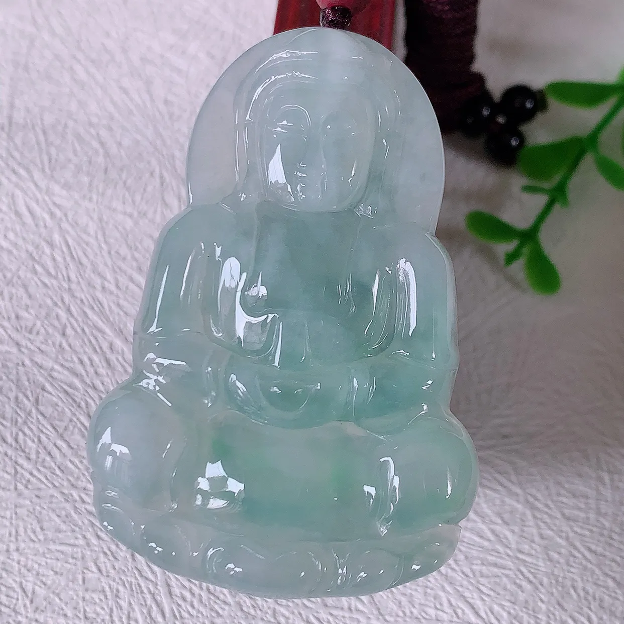 自然光实拍，冰种翡翠观音菩萨吊坠，净瓶观音，冰透亮泽，美观亮丽，观音面相端庄#46.11