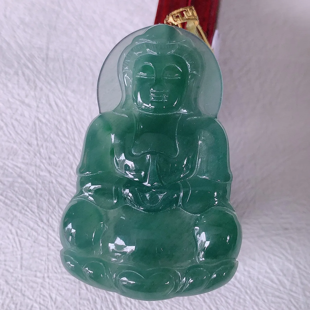 18K金镶嵌冰种满色翡翠观音菩萨吊坠，赐福翡翠观音，观音面相端庄，品相佳，佩戴气质！#35.11