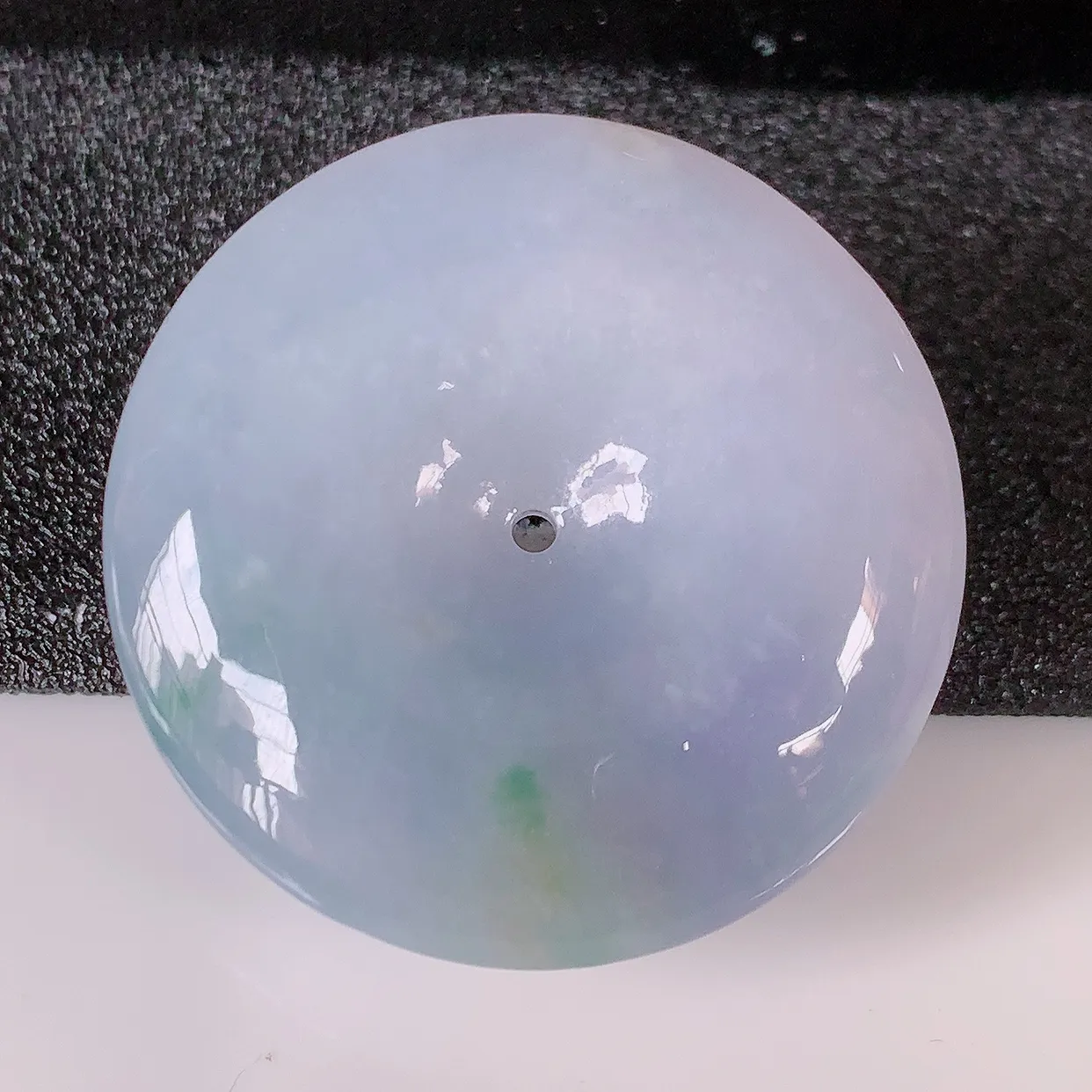 自然光实拍，水润紫罗兰翡翠平安扣吊坠，三彩，品相佳，美感十足，寓意平平安安，平安扣佩戴精美时尚！#1.11