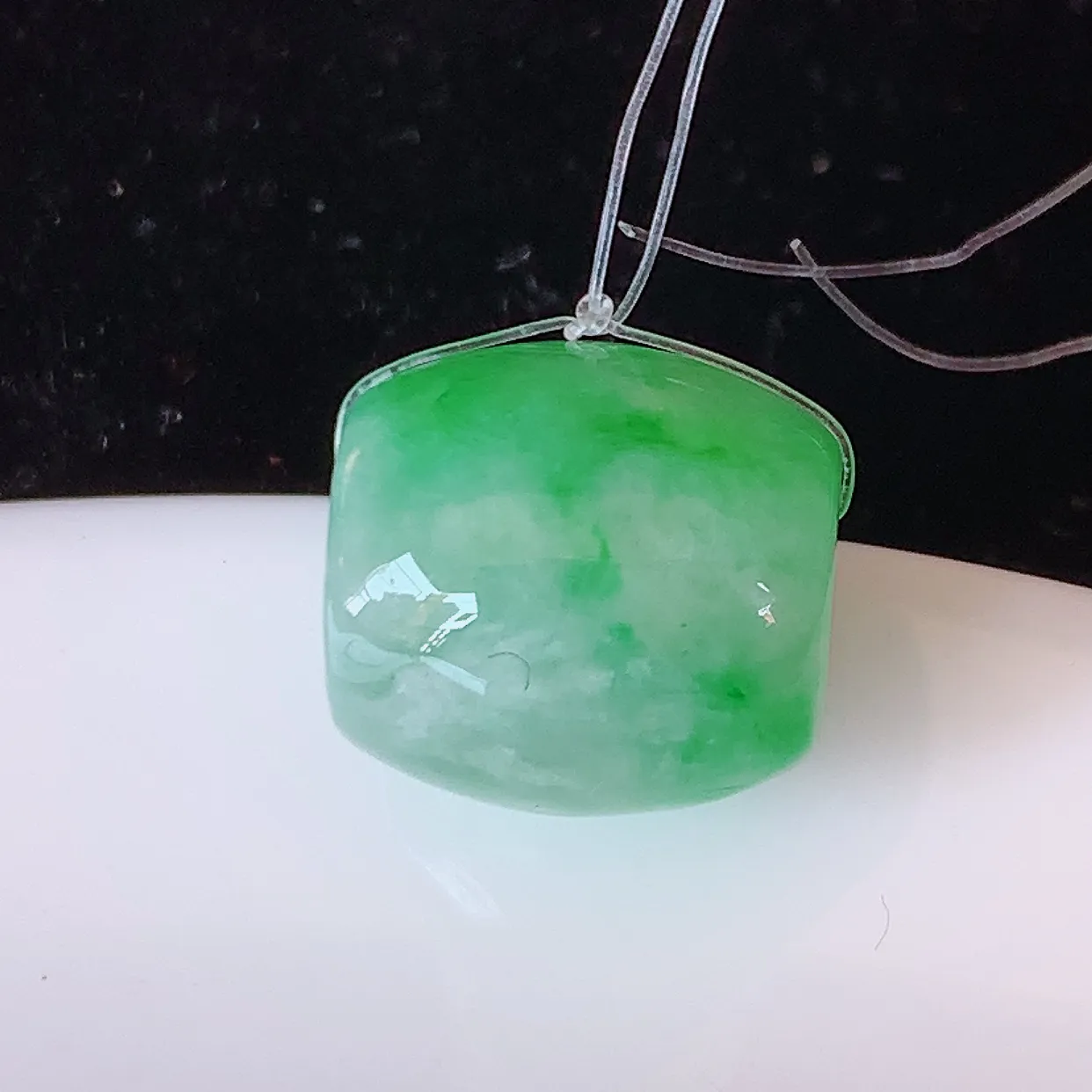 自然光实拍，冰润飘绿翡翠路路通吊坠，寓意时来运转、财源滚滚，款式新颖时尚，日常百搭的款！配图银链#4