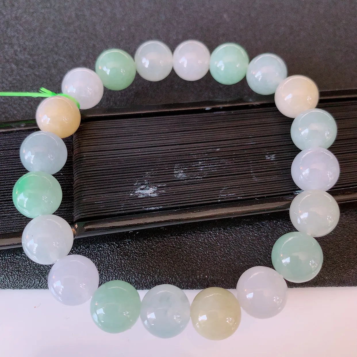 自然光实拍，冰胶多宝翡翠手链，多彩翡翠手串，颜色丰富，料子细腻，高档大气，自戴送礼佳品！#46.7取一尺寸10mm