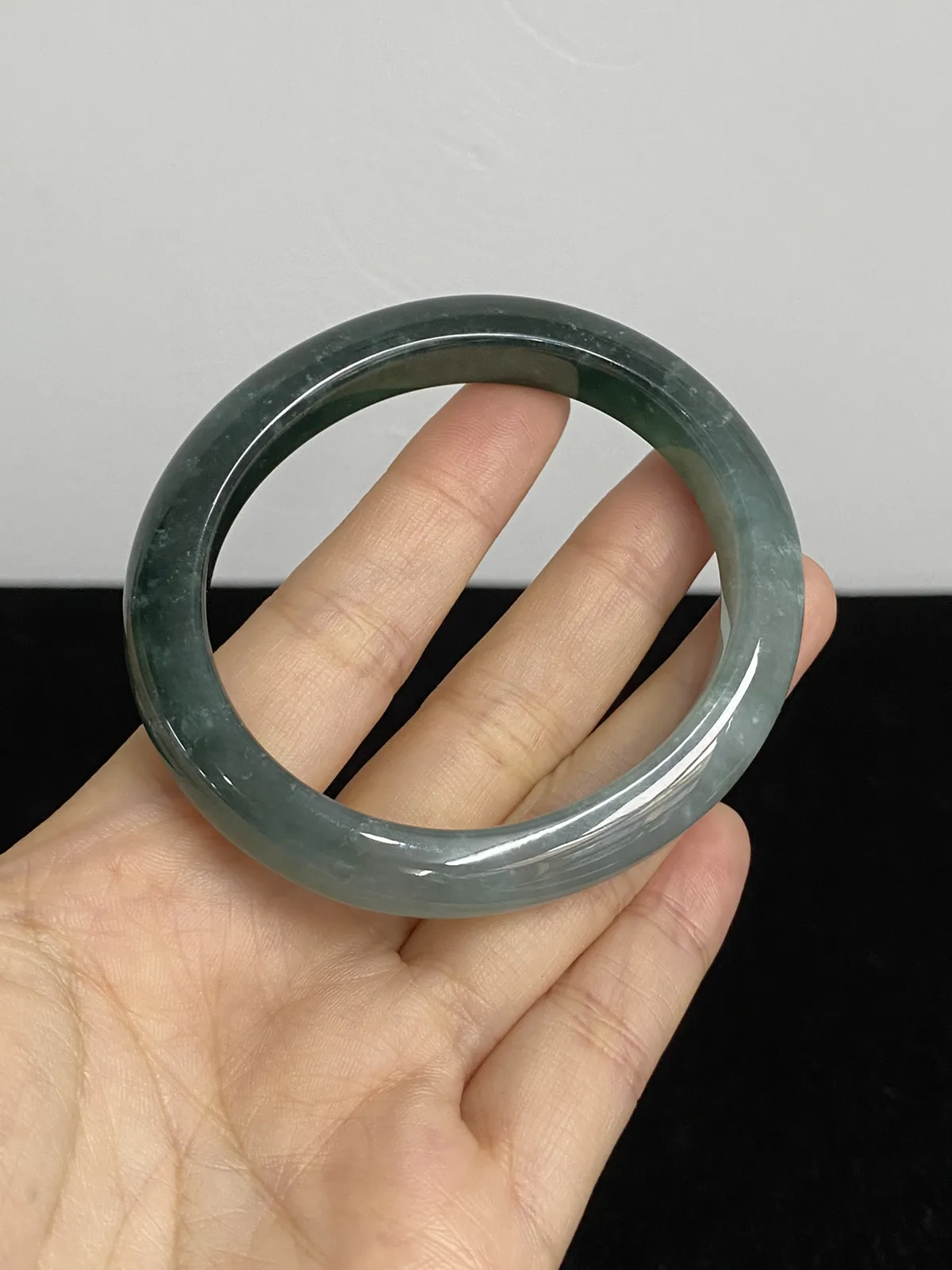 贵妃镯56圈口，翡翠手镯