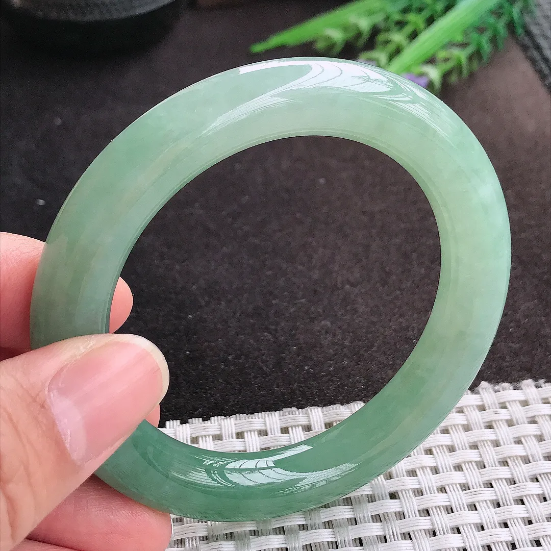 天然A货翡翠55/10.8/11老坑冰胶果冻冰晴满绿圆条手镯玉镯
