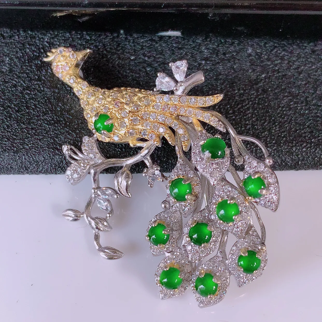 冰透满绿翡翠925银镶嵌凤凰胸针，自然光实拍，翠色灵动，颜色漂亮，种老水足，品相佳，佩戴佳品！#97.11整体45*29*7裸石3*3