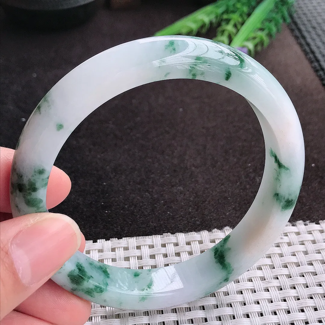 天然A货翡翠62.8/12.3/8.7老坑精美温润飘花手镯大圈口宽边玉镯
