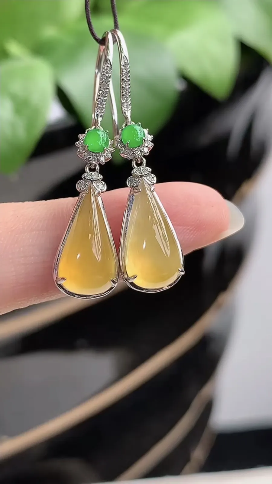 a货翡翠老坑冰种18K金镶嵌黄翡水滴耳坠 尺寸12.3×6.4×6mm 重量3.16g 1207