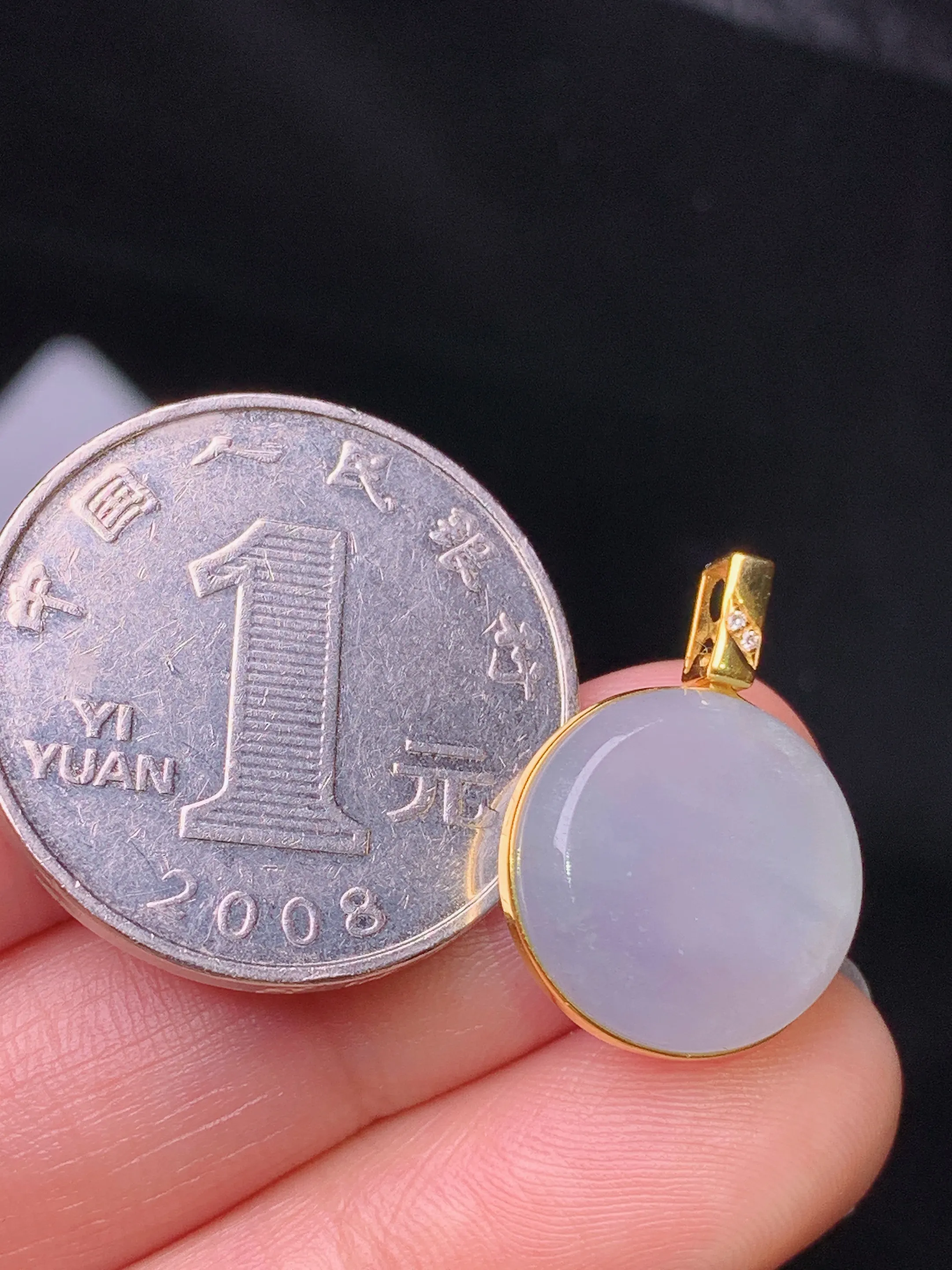 18k金镶嵌紫罗兰圆牌吊坠 玉质细腻 水润亮眼 色泽艳丽 整体尺寸20*14.6*5.5