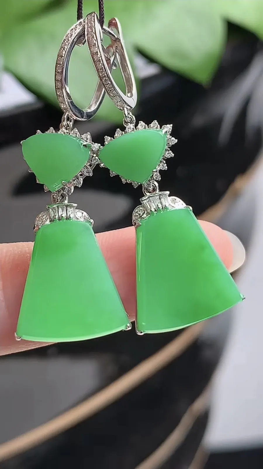 a货翡翠老坑种18K金伴钻镶嵌满绿无事牌耳坠 尺寸13.8×12×4.5mm 重量5.66g 1206