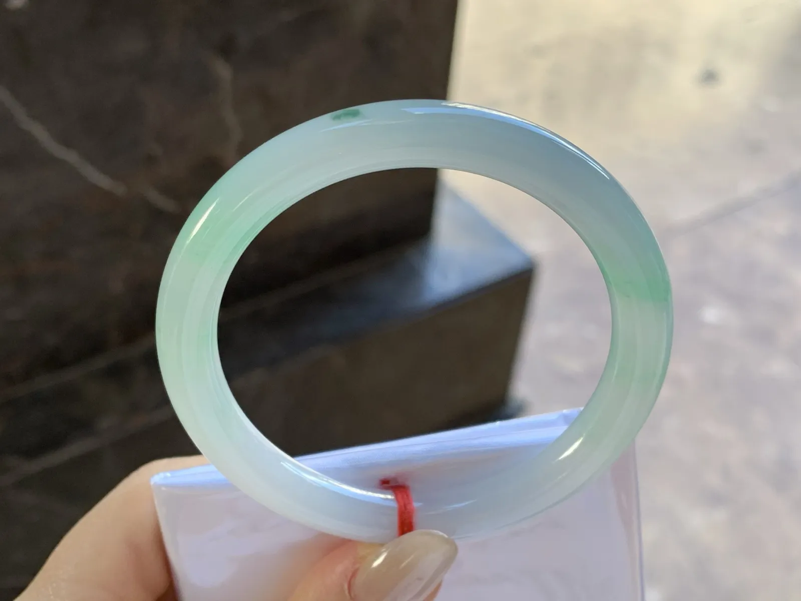 带色圆条手镯
尺寸：55.5-8.2mm
有种有色～小清新