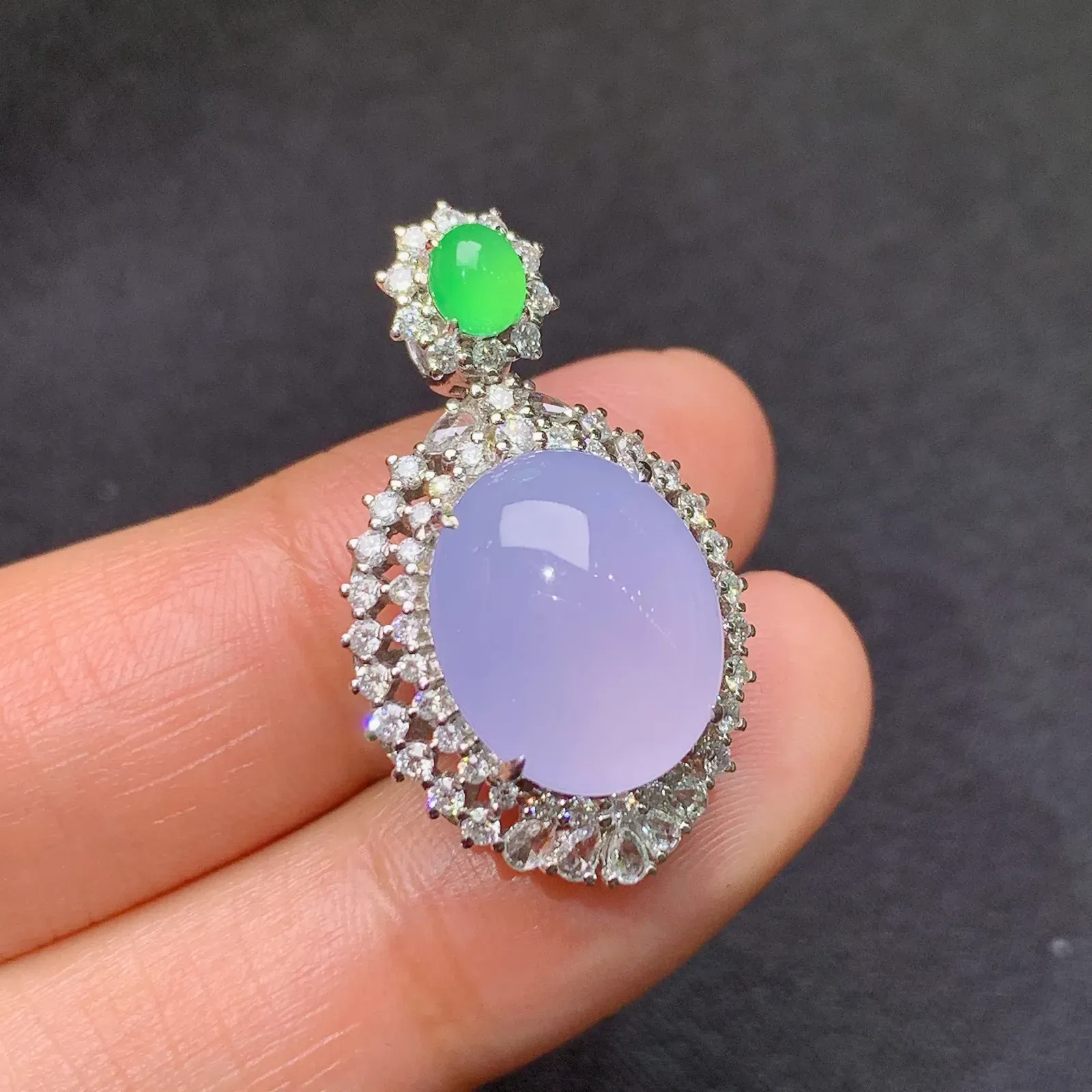 冰种紫罗兰蛋面吊坠，18k金镶嵌，温润细腻，颜色鲜艳，C1  整体28.3*17.3*12.5