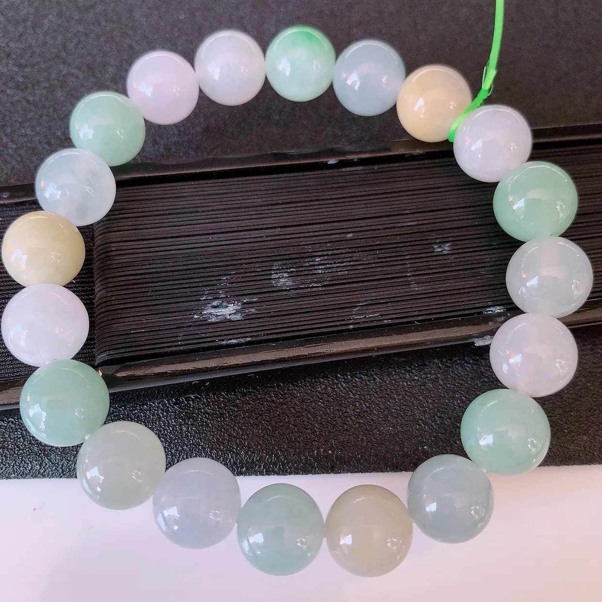 自然光实拍，冰胶多宝翡翠手链，多彩翡翠手串，颜色丰富，料子细腻，高档大气，自戴送礼佳品！#46.7取一尺寸10mm