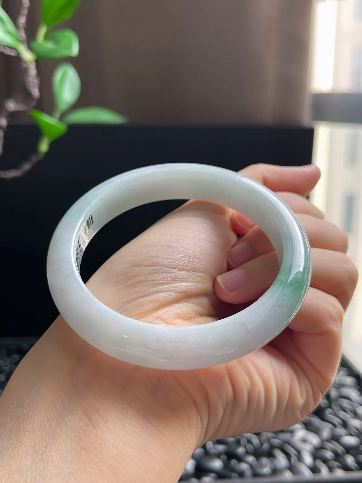 正圈60圈口，翡翠糯化种飘绿手镯